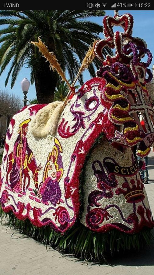 Casa Di Hilde Panzió Scicli Kültér fotó