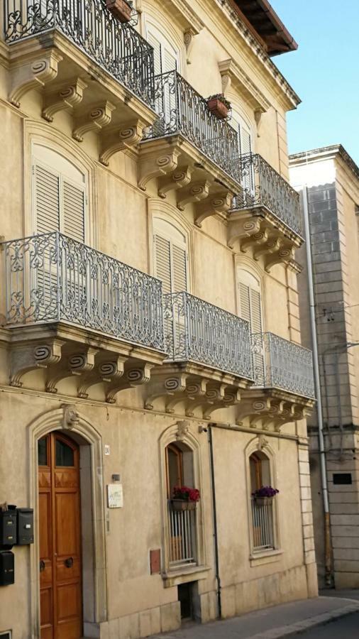 Casa Di Hilde Panzió Scicli Kültér fotó